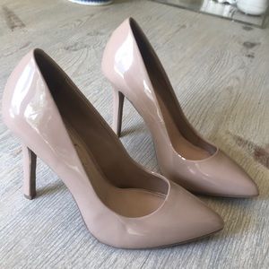 Jessica Simpson Nude Pump
